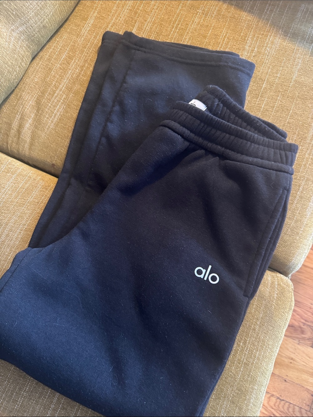 ALO Yoga Black Jogger Sweater & Pants Set - Picture 7 of 9